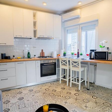 One Bedroom Flat In Bucharest'S Historic District מראה חיצוני תמונה