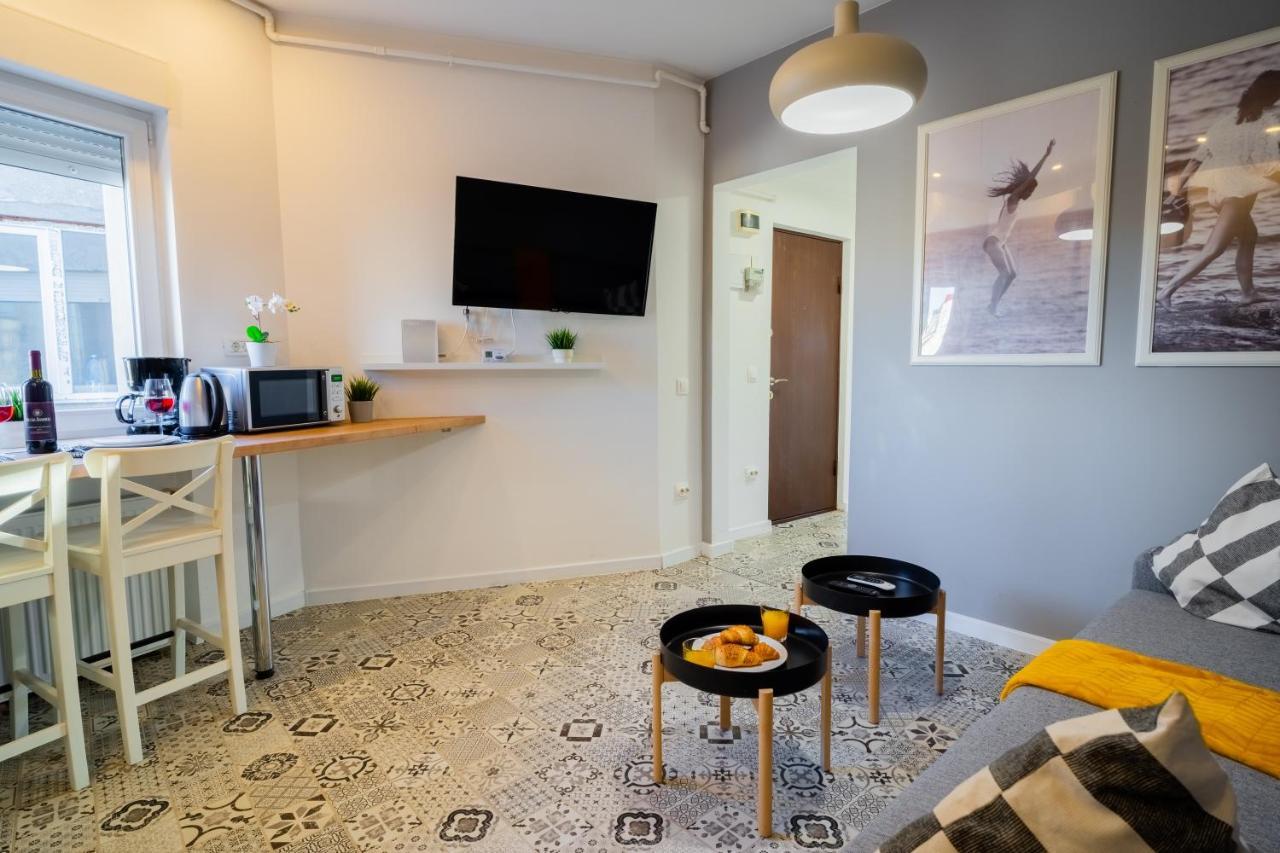 One Bedroom Flat In Bucharest'S Historic District מראה חיצוני תמונה