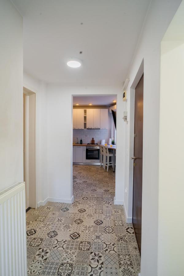 One Bedroom Flat In Bucharest'S Historic District מראה חיצוני תמונה
