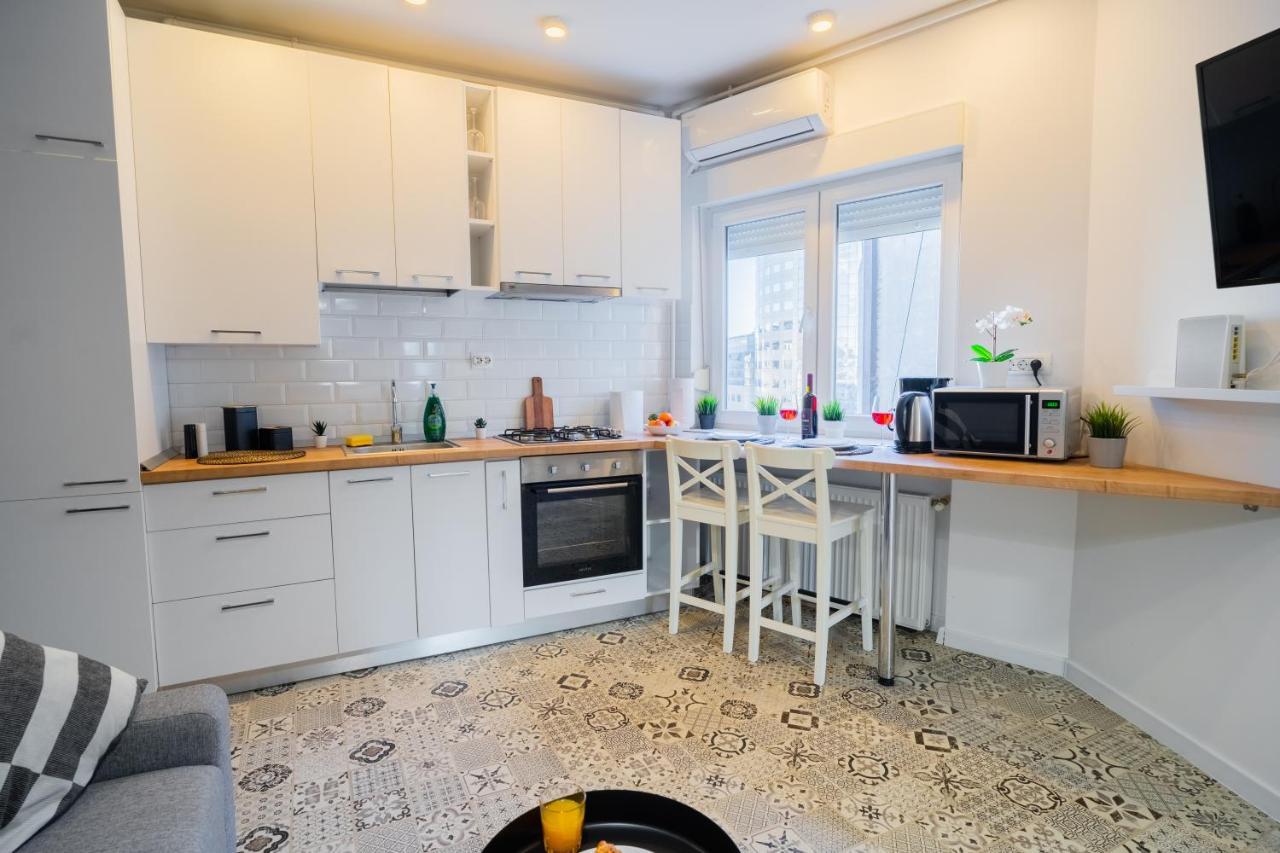 One Bedroom Flat In Bucharest'S Historic District מראה חיצוני תמונה