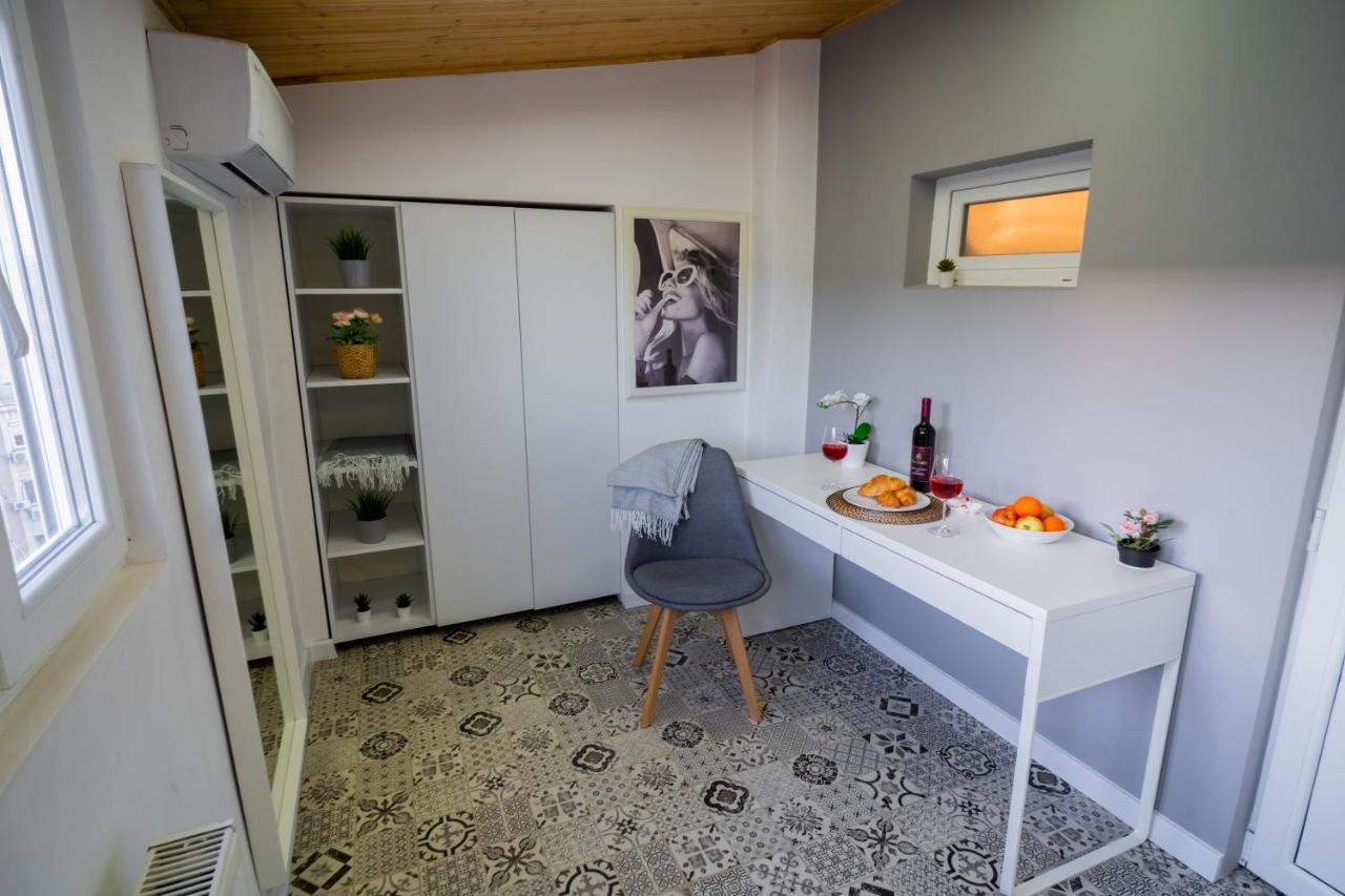 One Bedroom Flat In Bucharest'S Historic District מראה חיצוני תמונה