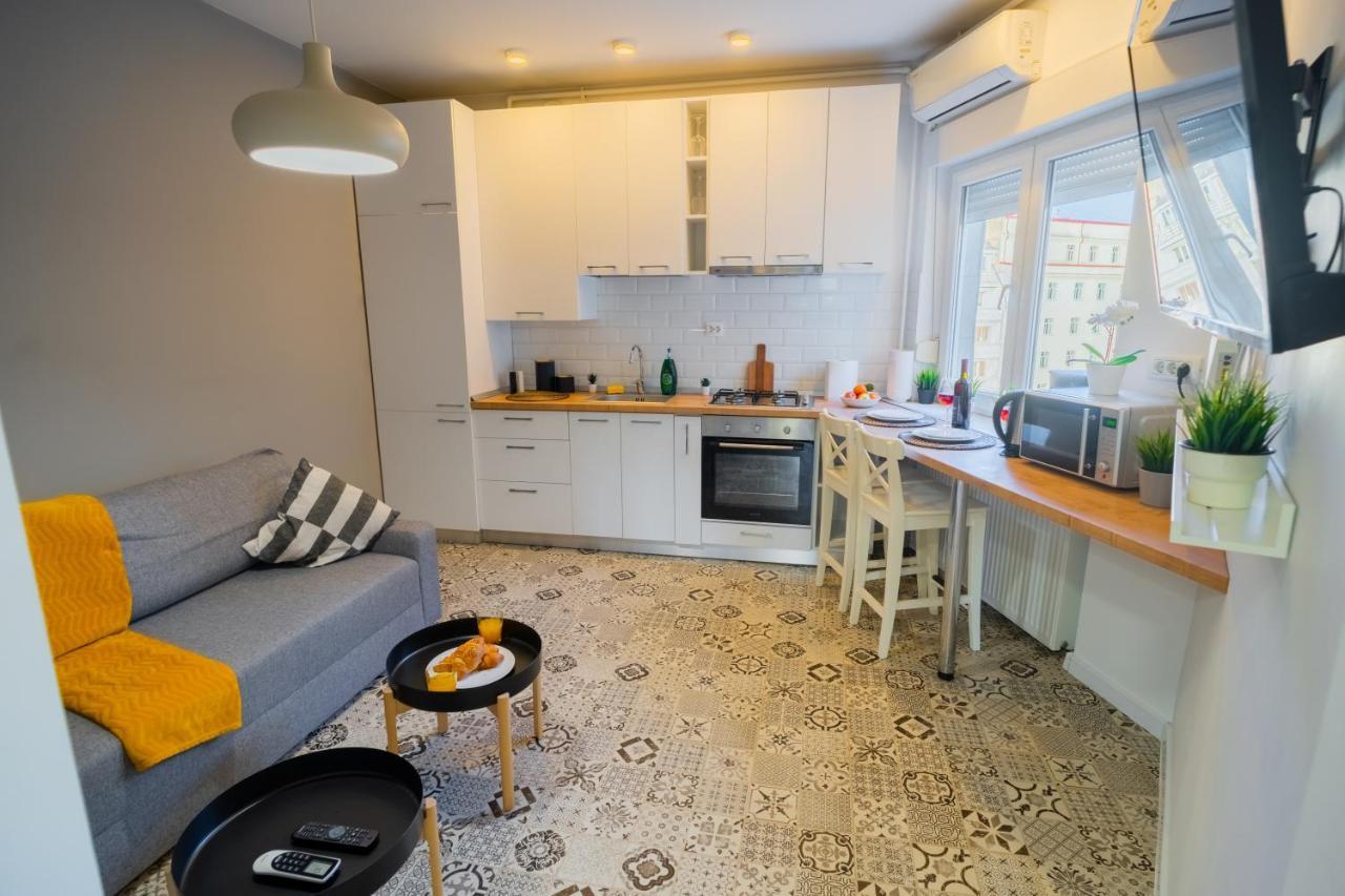 One Bedroom Flat In Bucharest'S Historic District מראה חיצוני תמונה