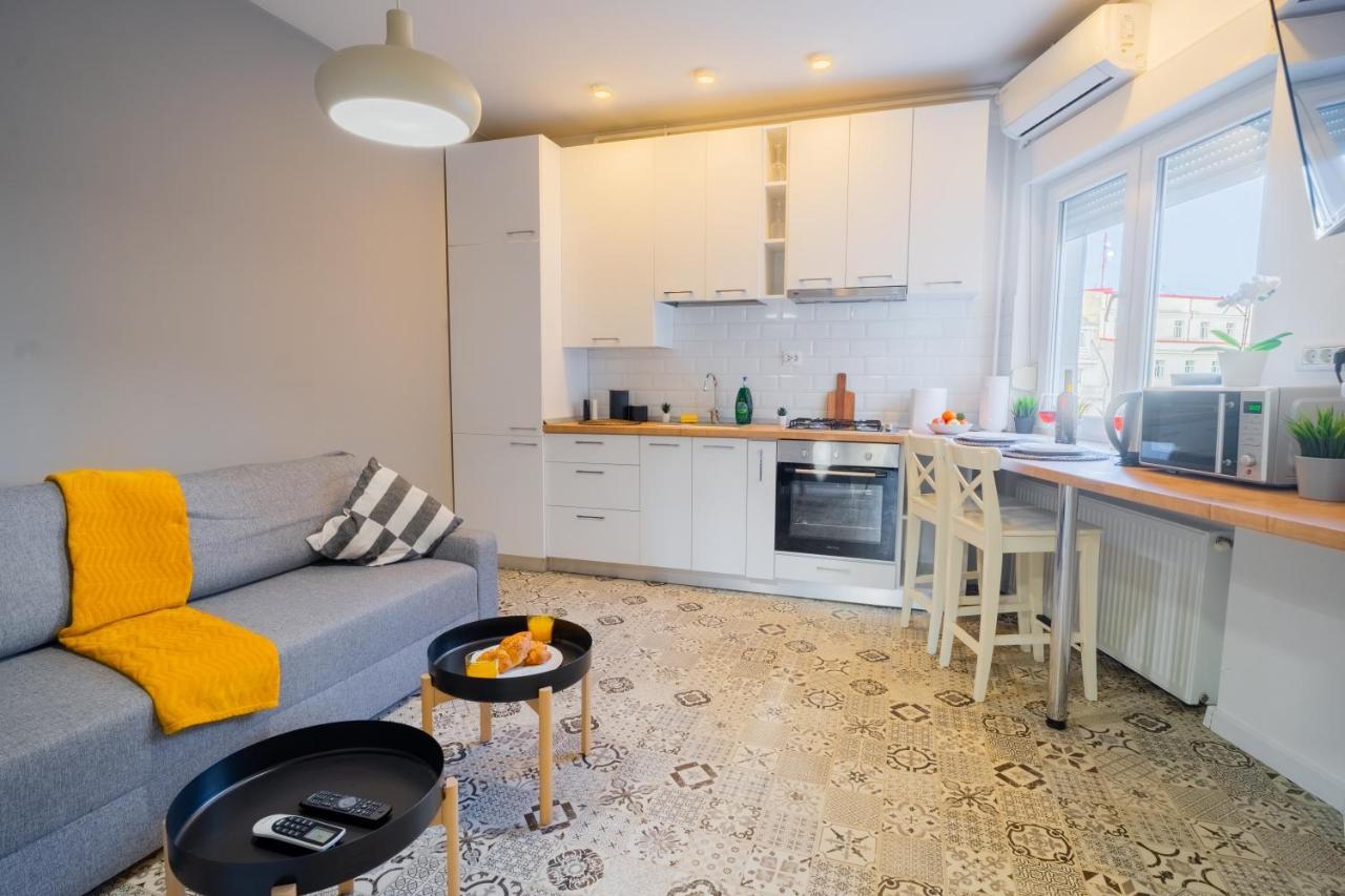 One Bedroom Flat In Bucharest'S Historic District מראה חיצוני תמונה